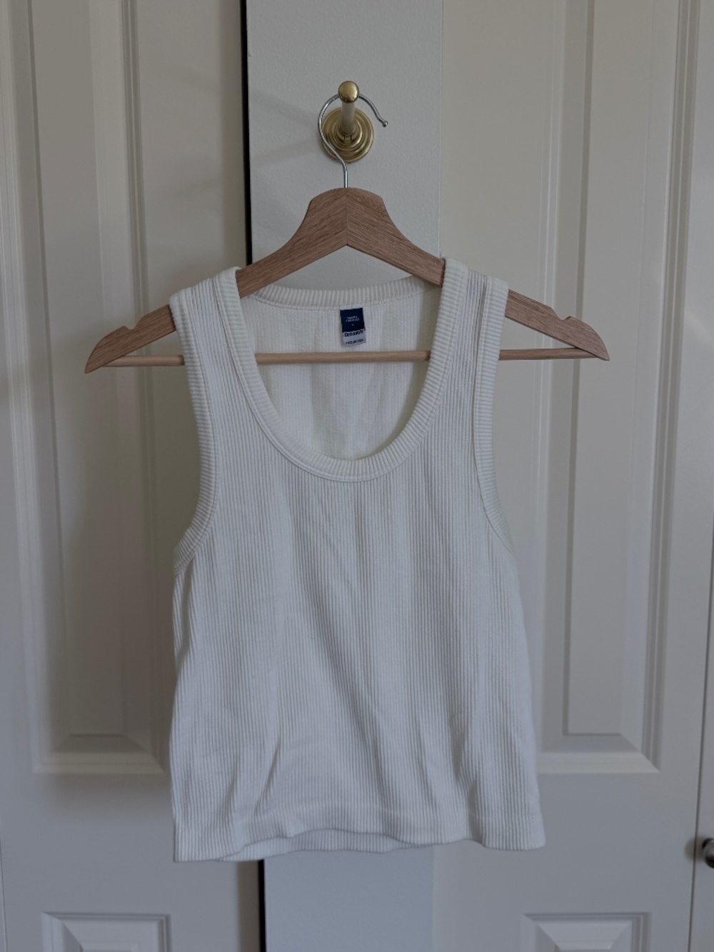 LIKE NEW Old Navy Scoop Neck Athletic Tank - Medium, Cream
